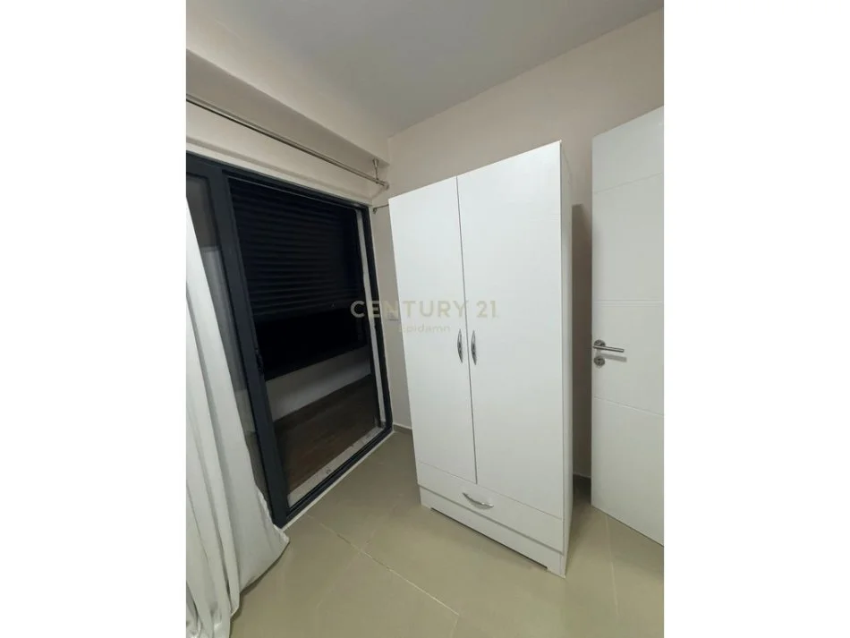 Durres, jepet me qera apartament 2+1+Ballkon Kati 5, 400 € (plazh hekurudha)