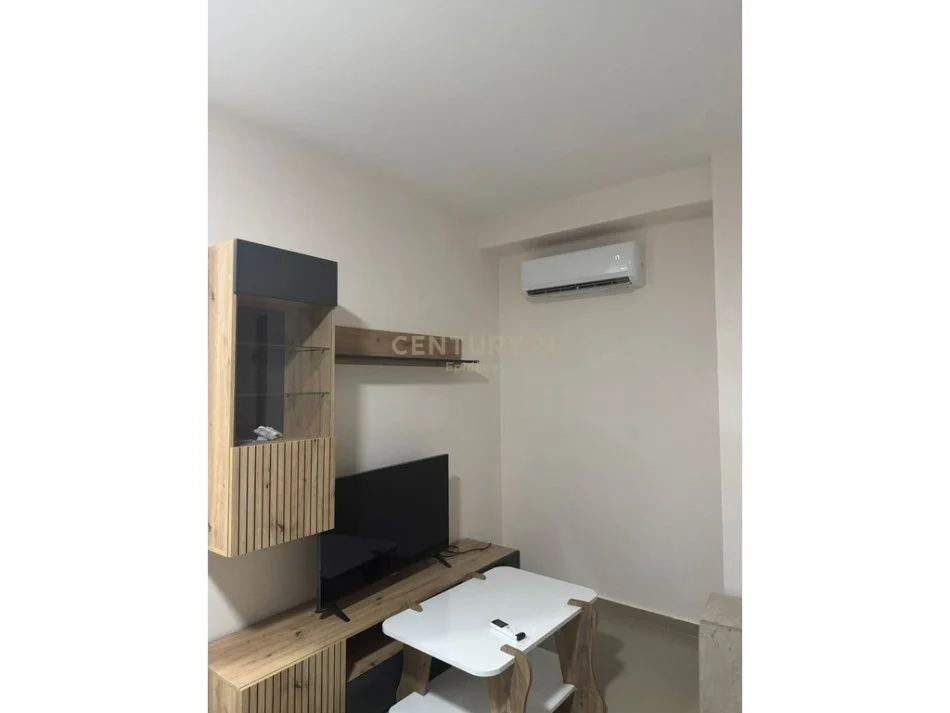 Durres, jepet me qera apartament 2+1+Ballkon Kati 5, 400 € (plazh hekurudha)