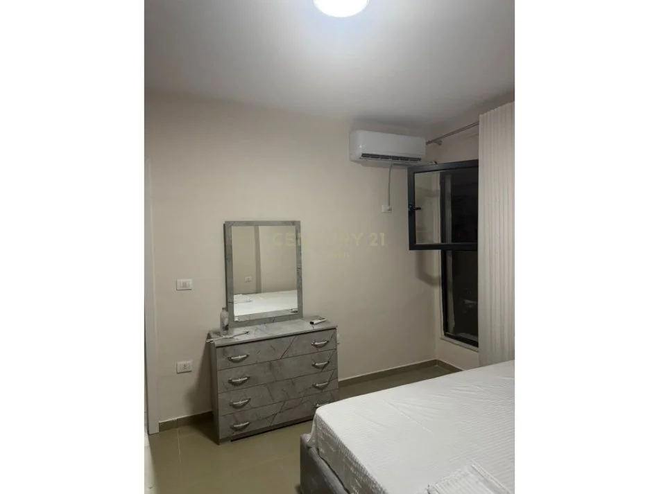 Durres, jepet me qera apartament 2+1+Ballkon Kati 5, 400 € (plazh hekurudha)