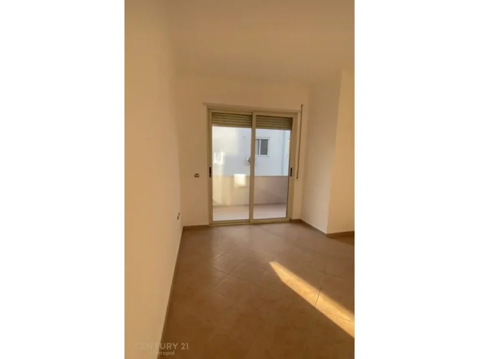 Tirane, shitet apartament 2+1+Ballkon , 99 m² 220.000 € (rr liqeni i thate)