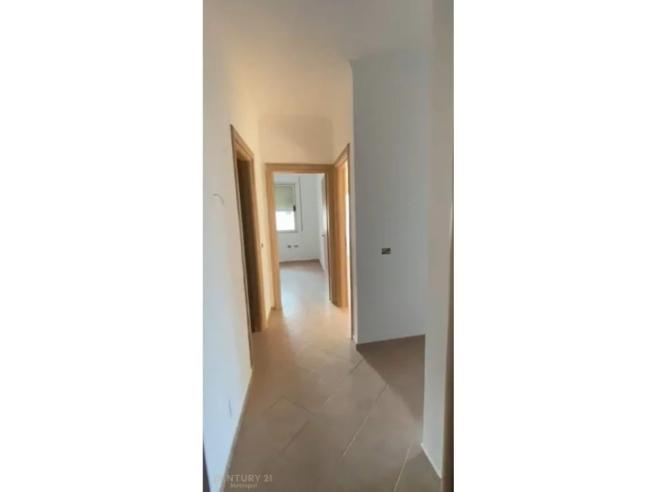 Tirane, shitet apartament 2+1+Ballkon , 99 m² 220.000 € (rr liqeni i thate)