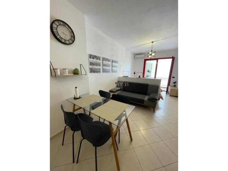 Durres, jepet me qera apartament 1+1 Kati 8, 51 m² 300 € (plazh hekurudha)