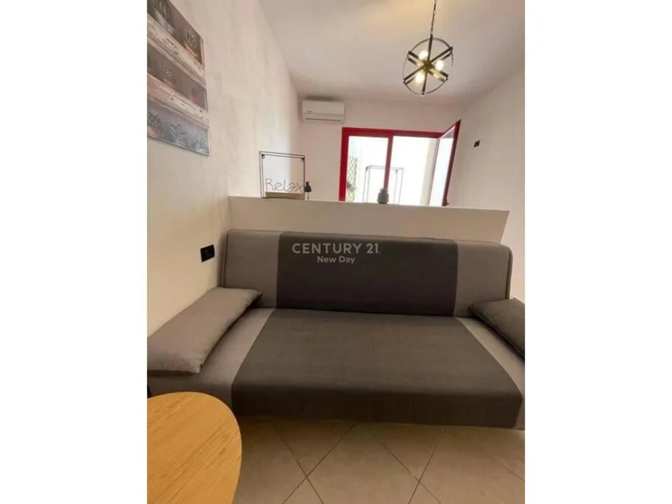 Durres, jepet me qera apartament 1+1 Kati 8, 51 m² 300 € (plazh hekurudha)