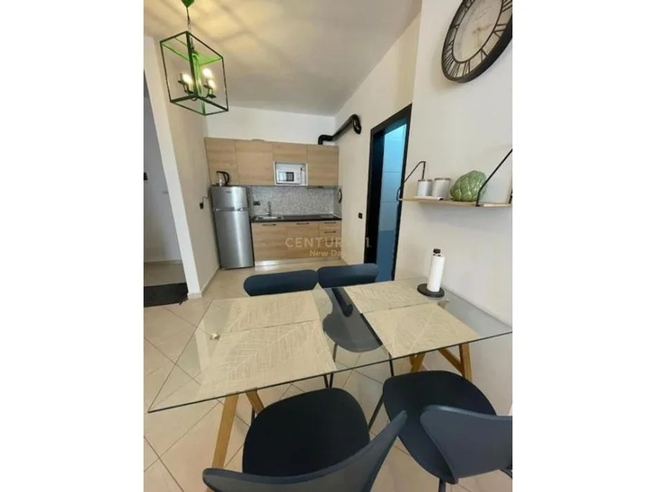 Durres, jepet me qera apartament 1+1 Kati 8, 51 m² 300 € (plazh hekurudha)