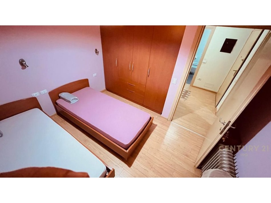 Tirane, jepet me qera apartament 2+1+Aneks+Ballkon Kati 4, 78 m² 700 € (Rr. Myslym Shyri)