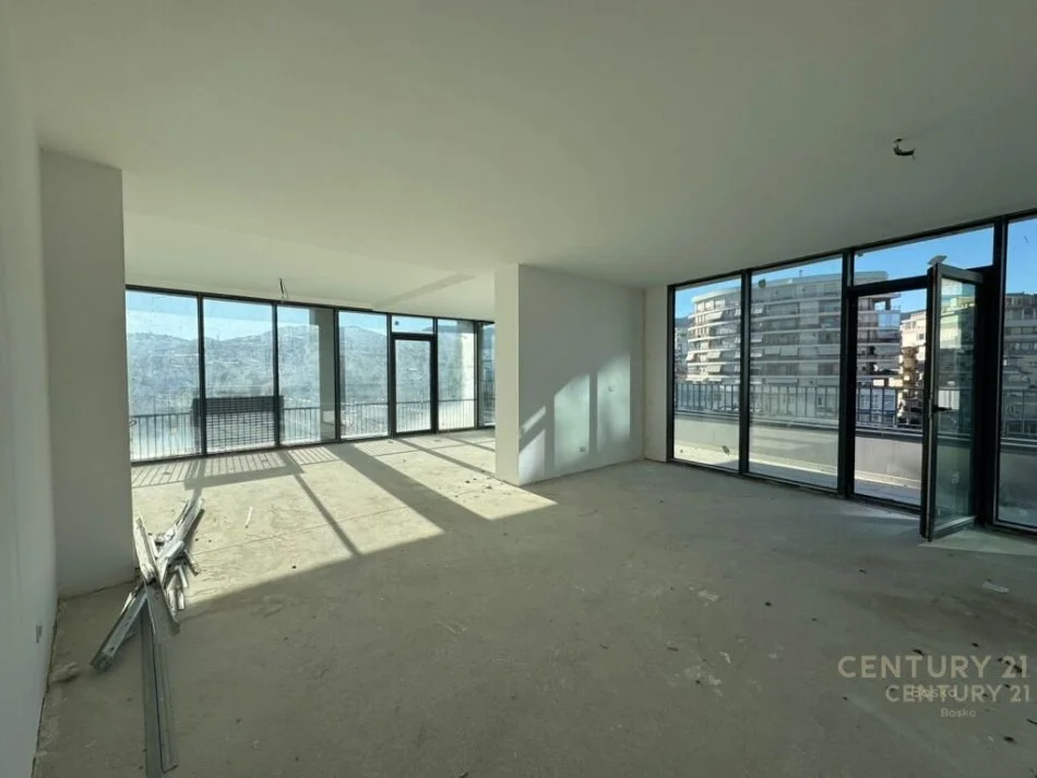 Tirane, shes apartament 3+1 , 249 m² 770.000 € (Lake View, Liqeni i Tiranes)