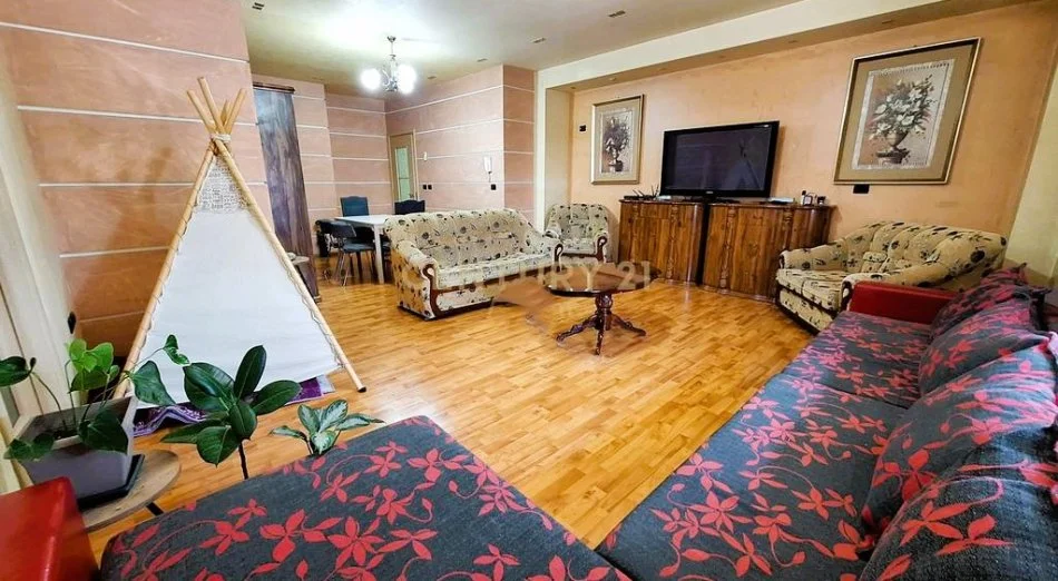 Tirane, jepet me qera apartament 3+1+Aneks+Ballkon Kati 11, 171 m² 800 € 