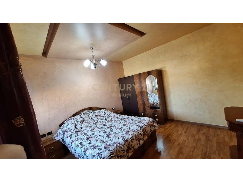 Tirane, jepet me qera apartament 3+1 Kati 11, 171 m² 700 € (Bulevardit Bajram Curri (zona e Brrylit))