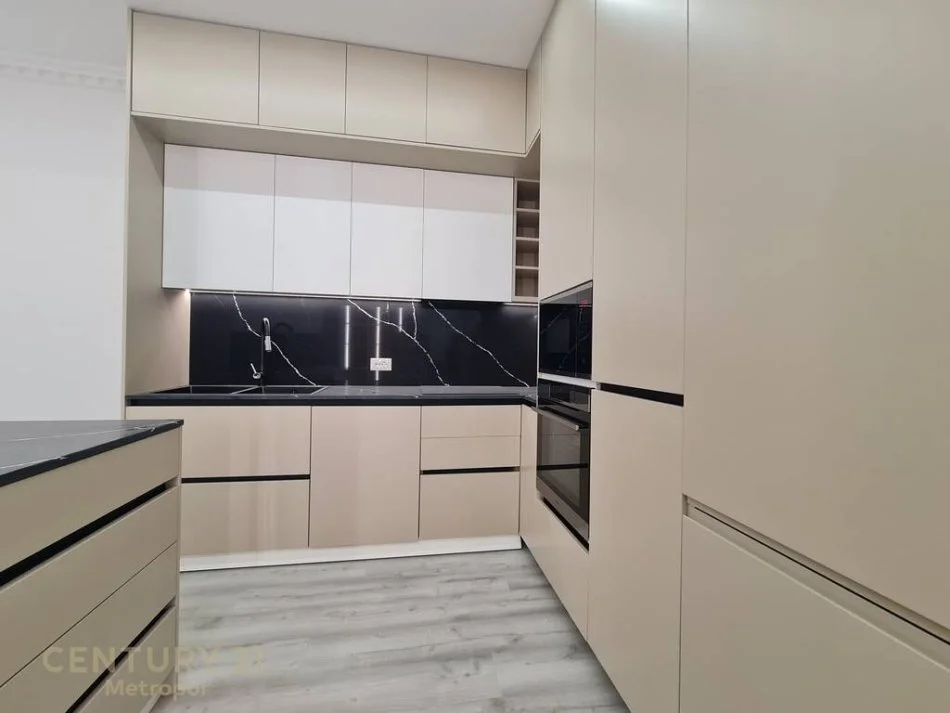 Tirane, jap me qera apartament 2+1+2+POST PARKIMI , 110 m² 1.200 € (LIQENI I THATE)