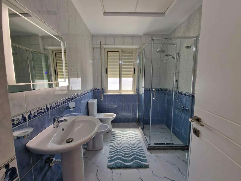 Tirane, jepet me qera apartament 2+1+Ballkon Kati 6, 110 m² 800 € (DON BOSKO TEK VIZION PLUSI)