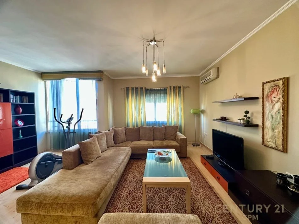 Tirane, jap me qera apartament 2+1+Ballkon , 103 m² 800 € (KOMUNA E PARISIT)