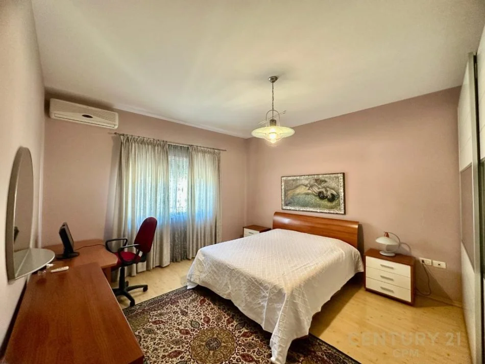 Tirane, jap me qera apartament 2+1+Ballkon , 103 m² 800 € (KOMUNA E PARISIT)