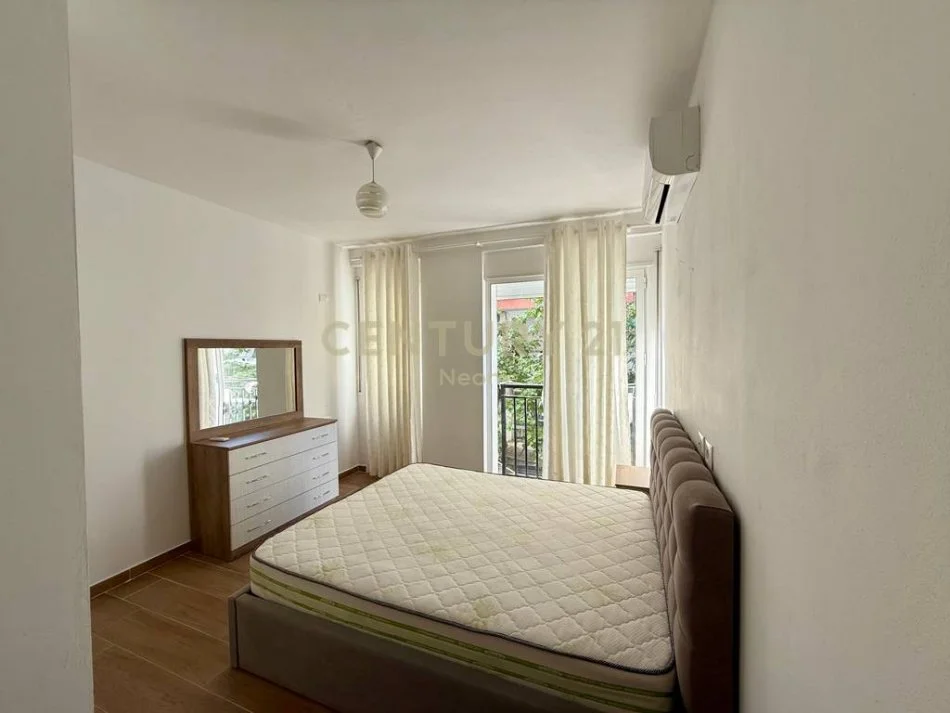 Shqiperi, jepet me qera apartament 1+1+Aneks+Ballkon Kati 2, 70 m² 650 € (Neom117965)