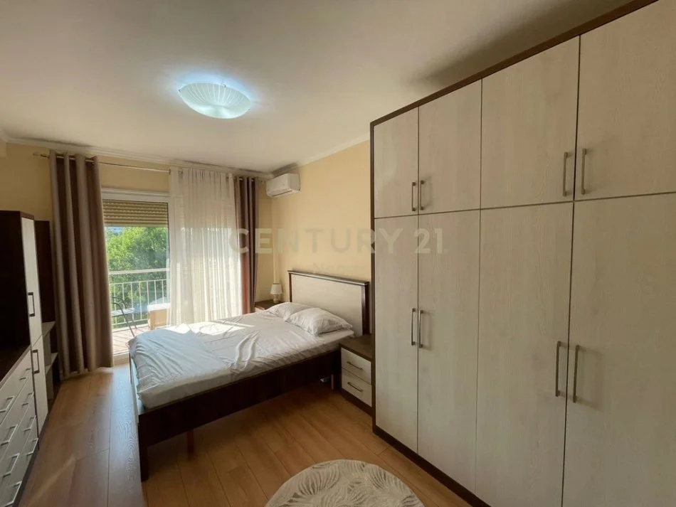 Tirane, jap me qera apartament 2+1+2+Post Parkimi , 125 m² 900 € (Kopshti Botanik)