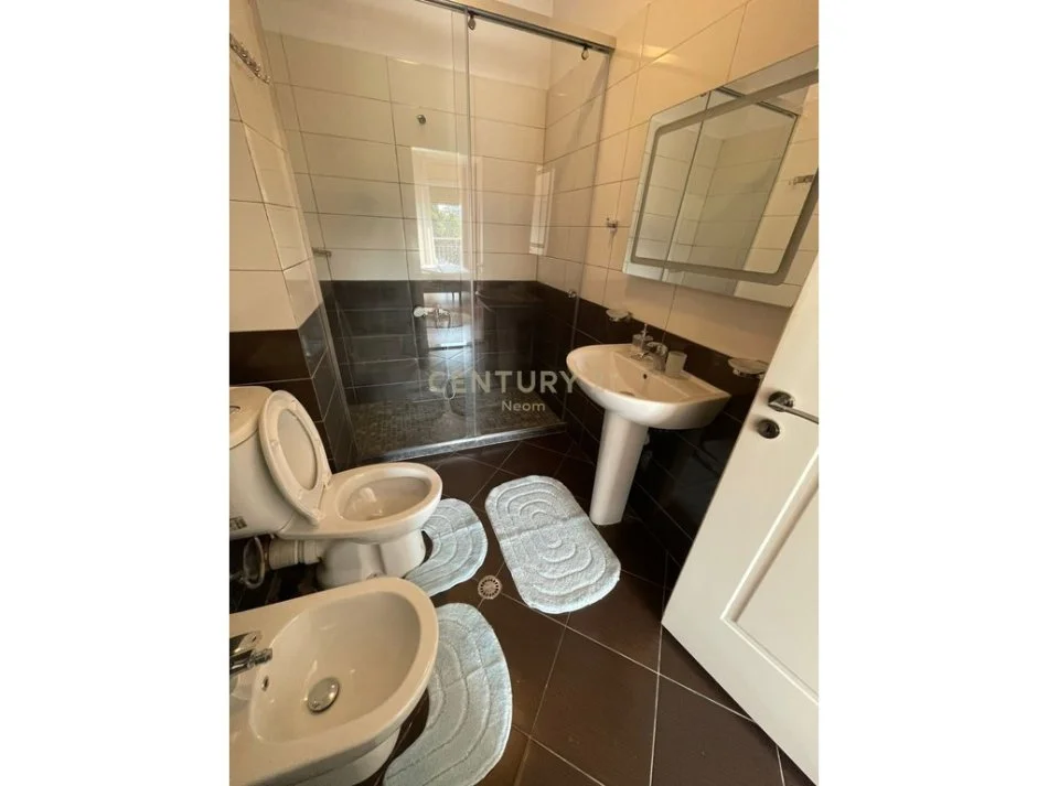 Tirane, jepet me qera apartament 2+1+Aneks+Ballkon Kati 2, 125 m² 900 € (Neom118846)