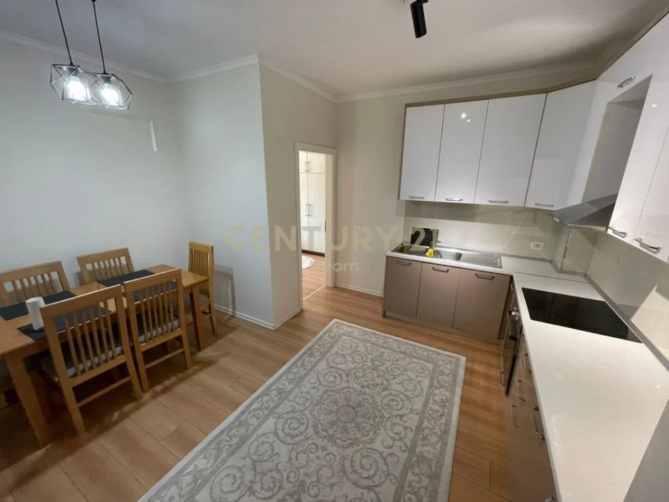 Tirane, jap me qera apartament 2+1+2+Post Parkimi , 125 m² 900 € (Kopshti Botanik)