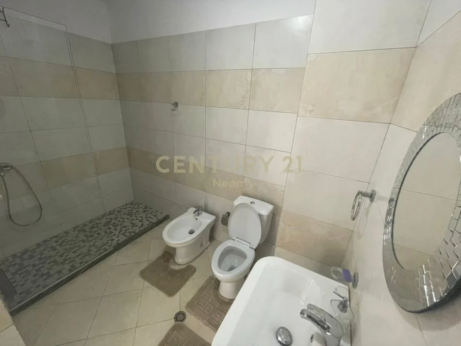 Tirane, jap me qera apartament 2+1+2+Post Parkimi , 125 m² 900 € (Kopshti Botanik)