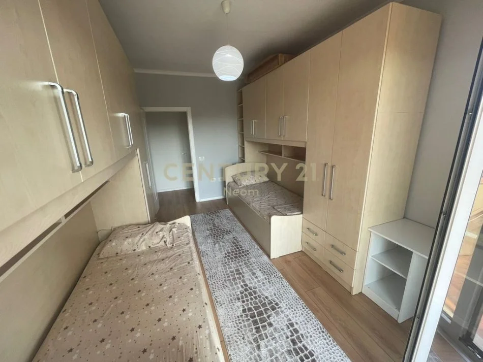 Tirane, jap me qera apartament 2+1+2+Post Parkimi , 125 m² 900 € (Kopshti Botanik)