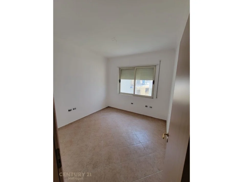 Tirane, shitet apartament 2+1+Ballkon , 99 m² 220.000 € (rr liqeni i thate)