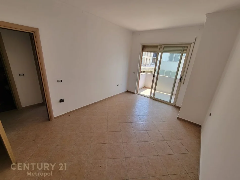 Tirane, shitet apartament 2+1+Ballkon , 99 m² 220.000 € (rr liqeni i thate)