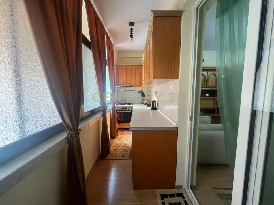 Tirane, jepet me qera apartament 2+1+Aneks+Ballkon Kati 2, 90 m² 700 € (Neom118890)