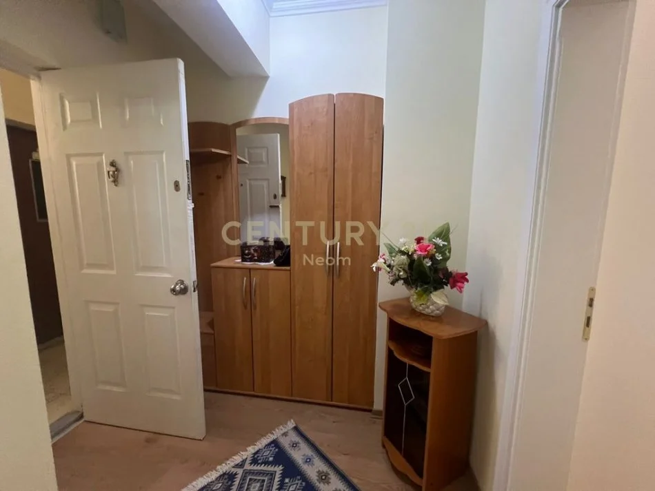 Tirane, jepet me qera apartament 2+1+Aneks+Ballkon Kati 2, 90 m² 700 € (Neom118890)