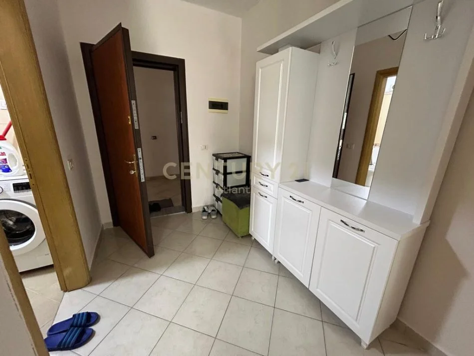 Durres, jap me qera apartament 1+1+Ballkon Kati 2, 65 m² 450 € (plazh stacioni i pare)