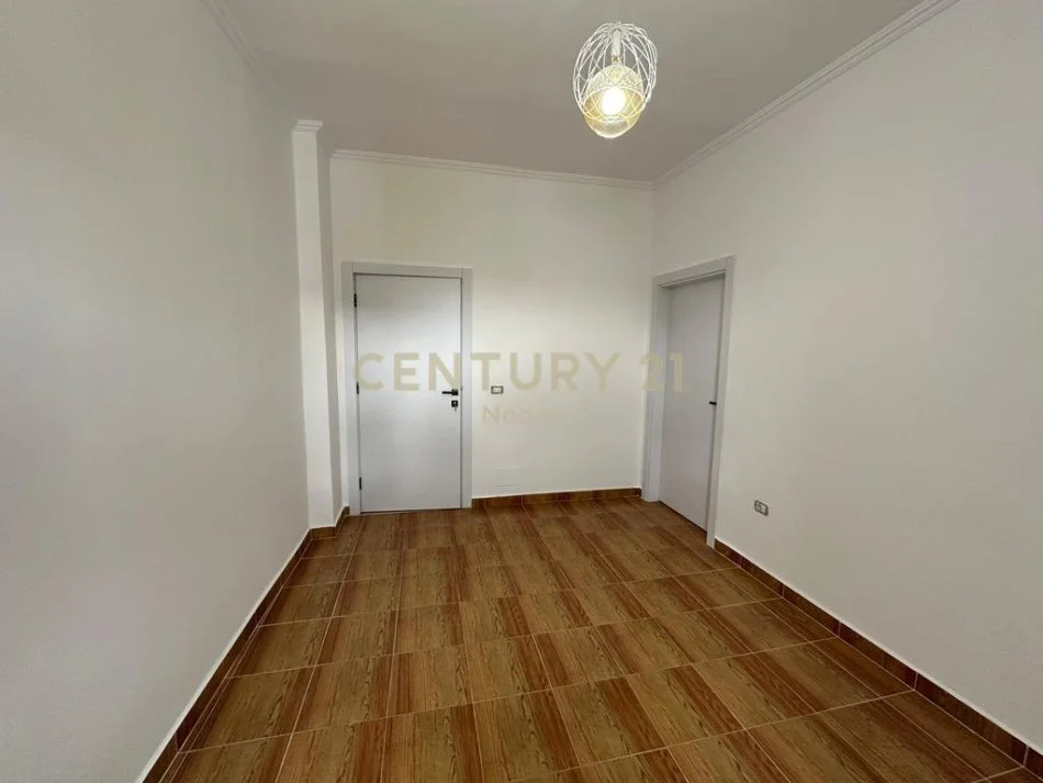 Tirane, jepet me qera apartament 3+1+Aneks+Ballkon Kati 3, 103 m² 700 € (prane Venue)