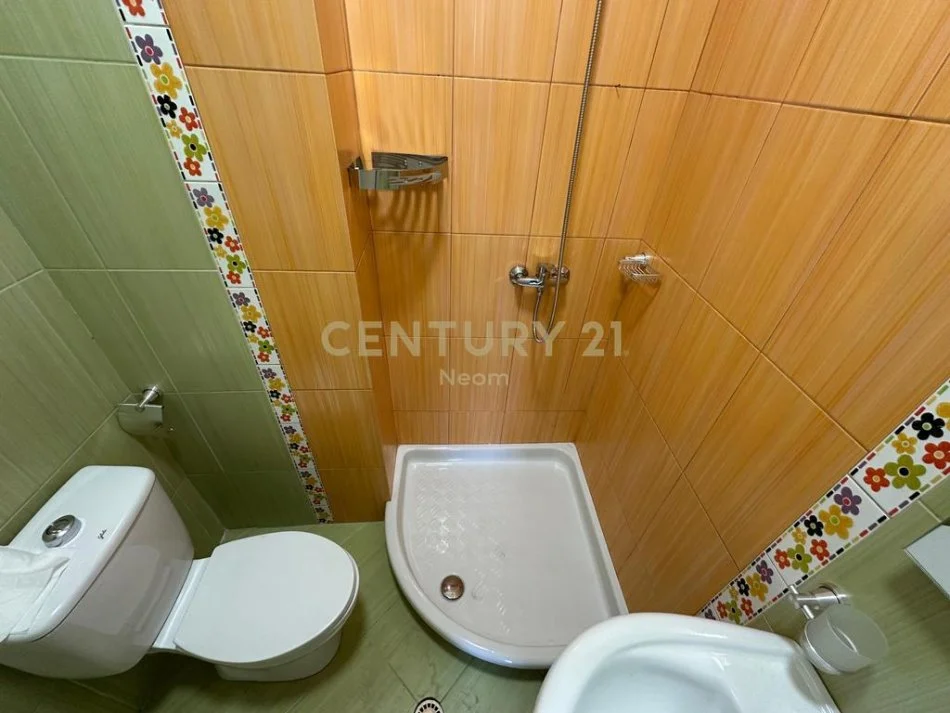 Tirane, jepet me qera apartament 3+1+Aneks+Ballkon Kati 3, 103 m² 700 € (prane Venue)