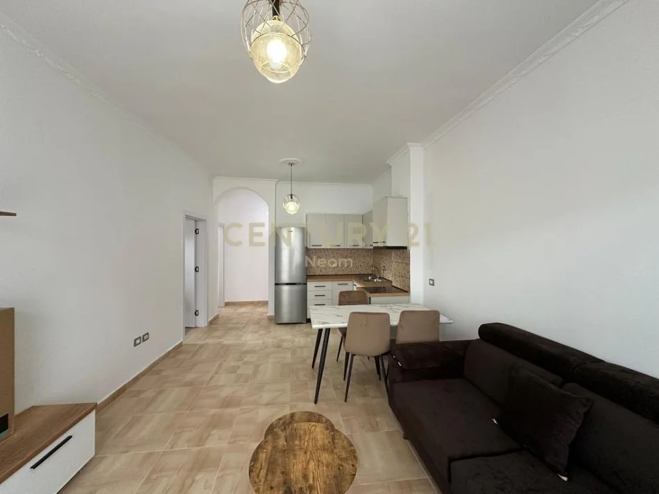 Tirane, jepet me qera apartament 3+1+Aneks+Ballkon Kati 3, 103 m² 700 € (Neom118922)