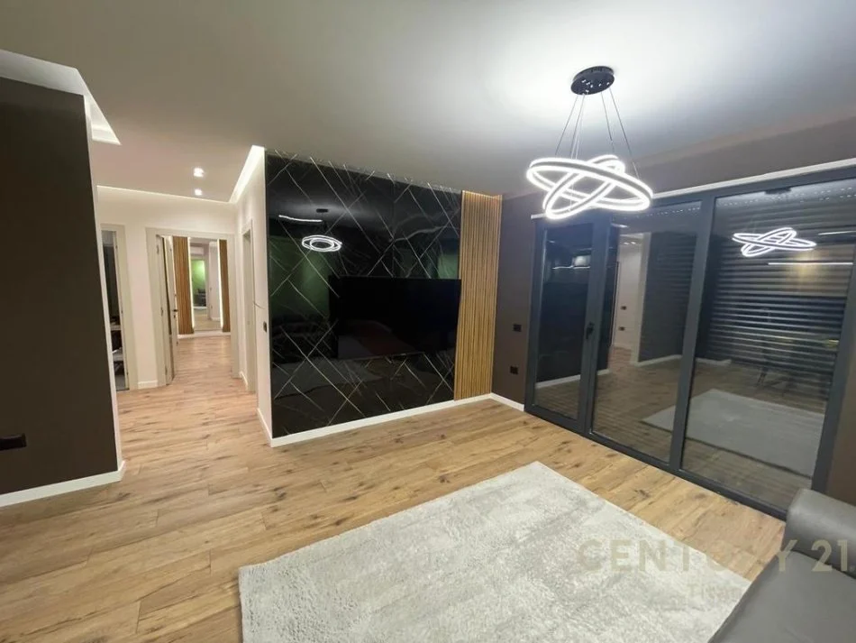 Tirane, jap me qera apartament 2+1+2 , 105 m² 1.400 € (Komuna e Parisit)