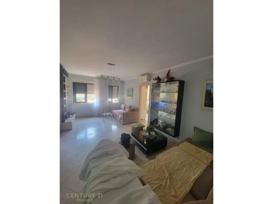 Tirane, jap me qera apartament 2+1 , 94 m² 750 € (Liqeni i Tiranes)