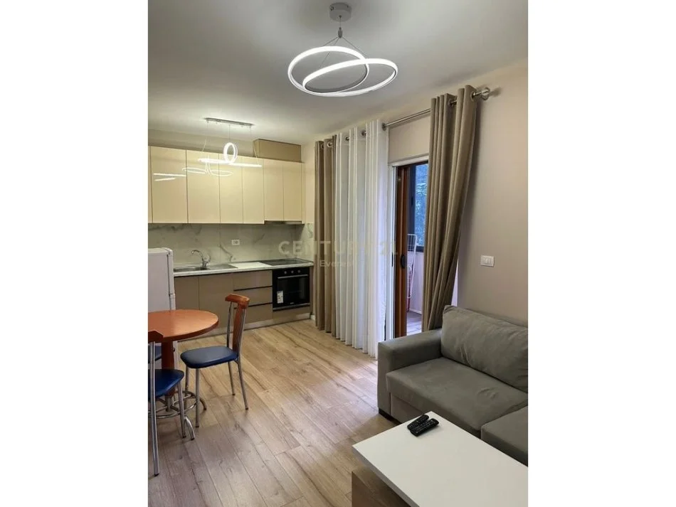 Tirane, shes apartament 1+1+Ballkon , 68 m² 165.000 € (KOMUNA E PARISIT)