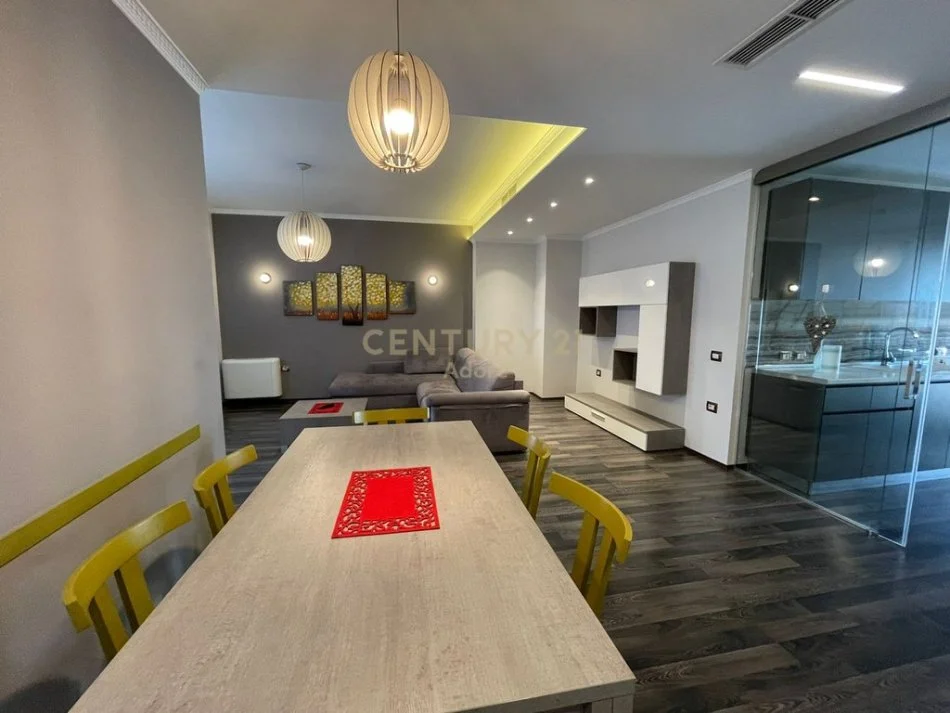 Tirane, jepet me qera apartament 2+1 Kati 3, 111 m² 1.400 € (Rruga Marko Bocari)