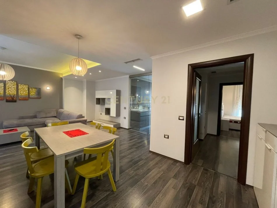 Tirane, jepet me qera apartament 2+1 Kati 3, 111 m² 1.400 € 