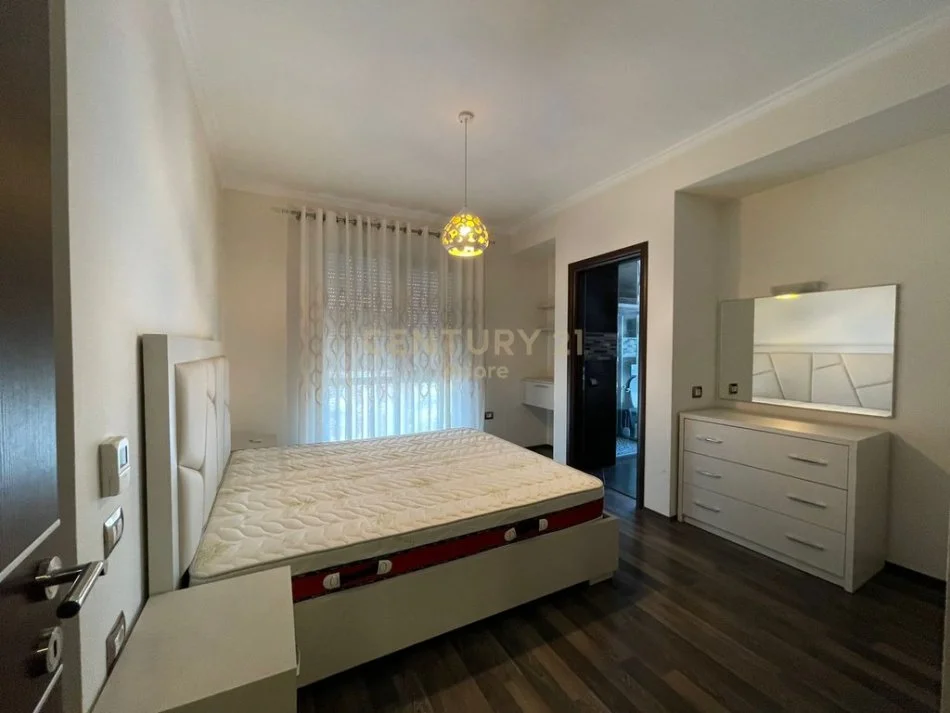 Tirane, jepet me qera apartament 2+1 Kati 3, 111 m² 1.400 € (Rruga Marko Bocari)