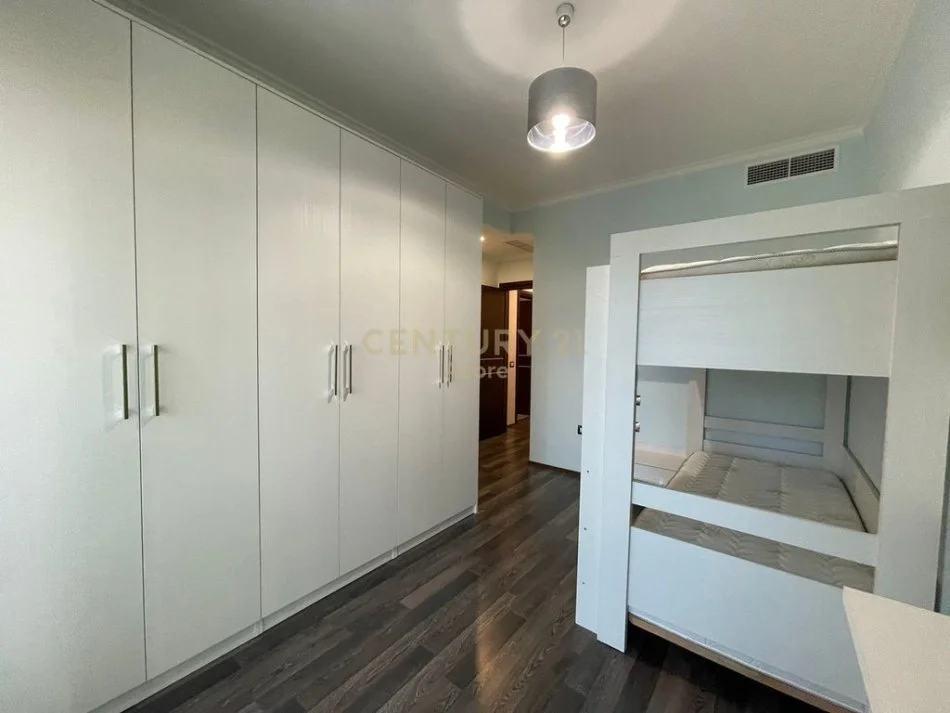 Tirane, jap me qera apartament 2+1+2 , 111 m² 1.400 € (Rruga e Kosovareve)
