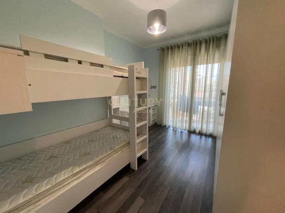 Tirane, jepet me qera apartament 2+1 Kati 3, 111 m² 1.400 € (Rruga Marko Bocari)