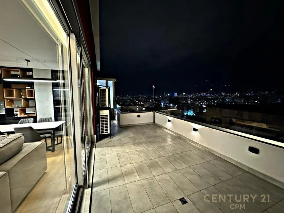Tirane, jepet me qera apartament duplex Dublex Kati 6, 184 m² 2.000 € 