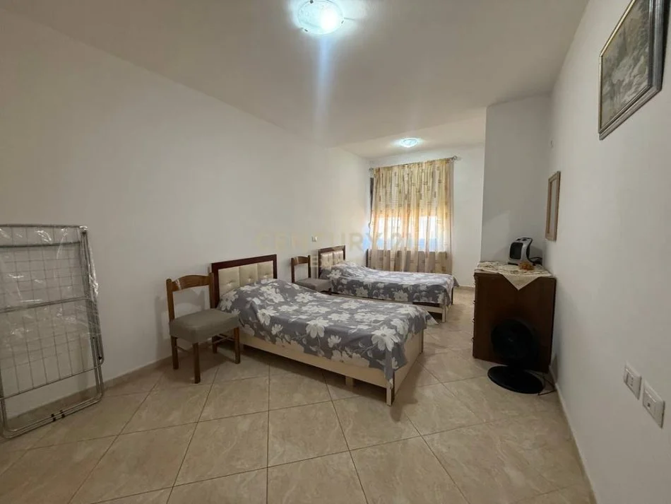 Tirane, jap me qera apartament 1+1 , 80 m² 450 € (Liqeni i Thate)