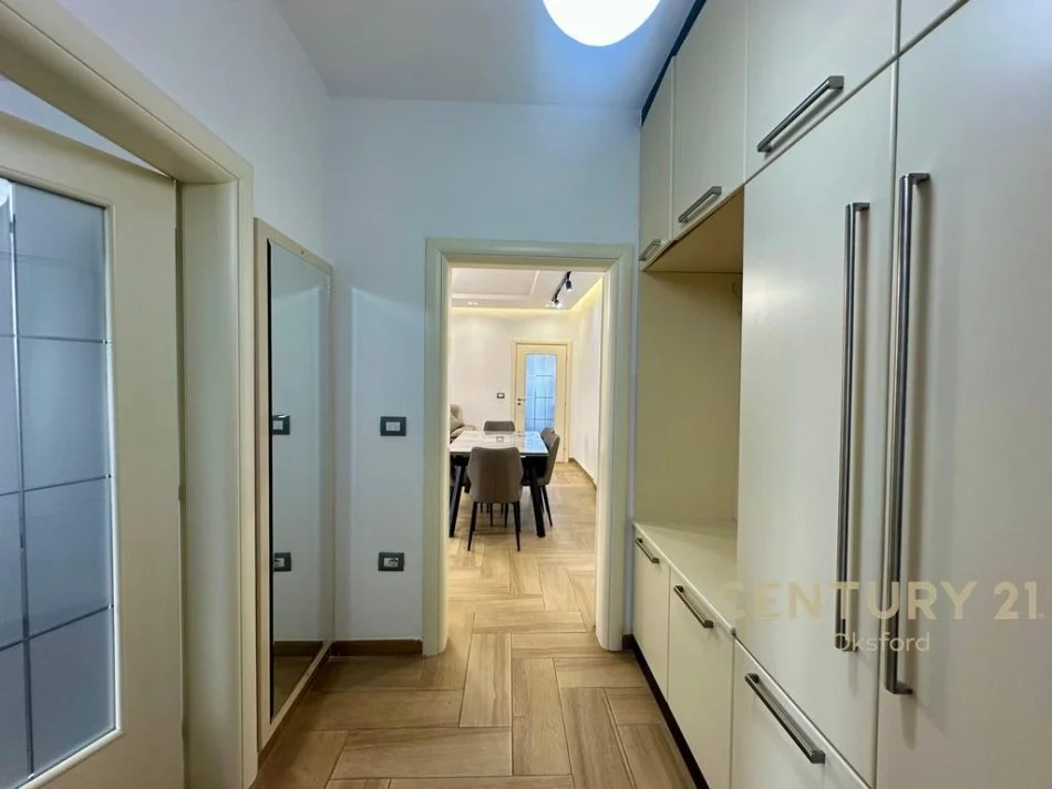 Tirane, jepet me qera apartament 2+1 Kati 4, 100 m² 800 € (Mozaiku i Tiranes)