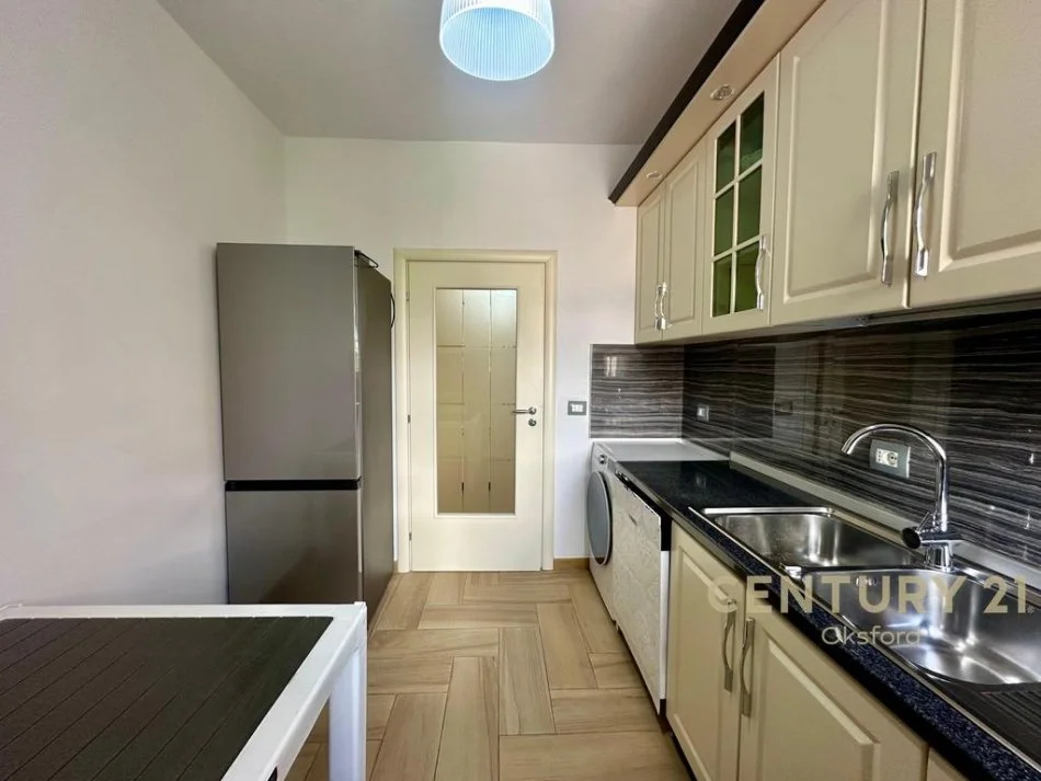 Tirane, jepet me qera apartament 2+1 Kati 4, 100 m² 800 € (Mozaiku i Tiranes)