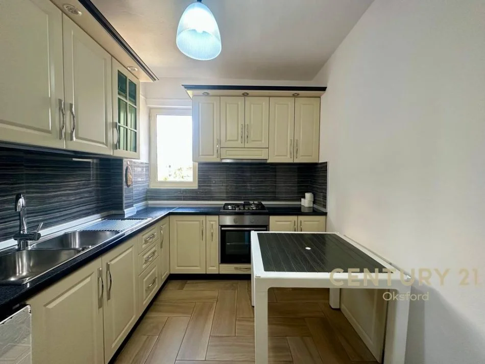 Tirane, jepet me qera apartament 2+1 Kati 4, 100 m² 800 € (Mozaiku i Tiranes)