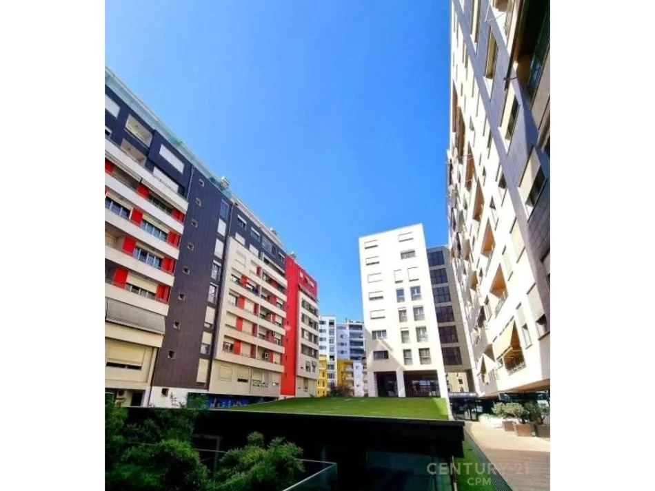 Tirane, jap me qera apartament 3+1+2+POST PARKIMI , 160 m² 1.800 € (Liqeni i Tiranes)