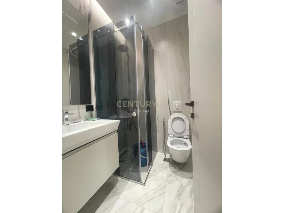 Tirane, jepet me qera apartament 2+1 Kati 2, 110 m² 750 € (KINOSTUDIO)