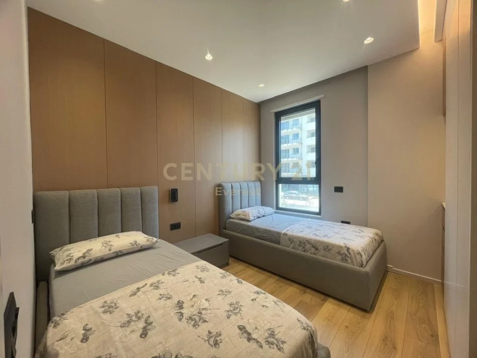 Tirane, jepet me qera apartament 2+1 Kati 2, 110 m² 750 € (KINOSTUDIO)