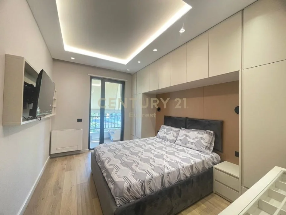 Tirane, jepet me qera apartament 2+1 Kati 2, 110 m² 750 € (KINOSTUDIO)