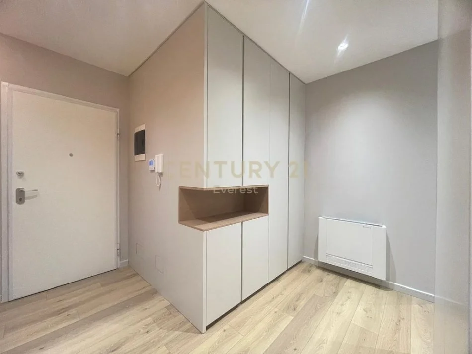 Tirane, jepet me qera apartament 2+1 Kati 2, 110 m² 750 € (KINOSTUDIO)