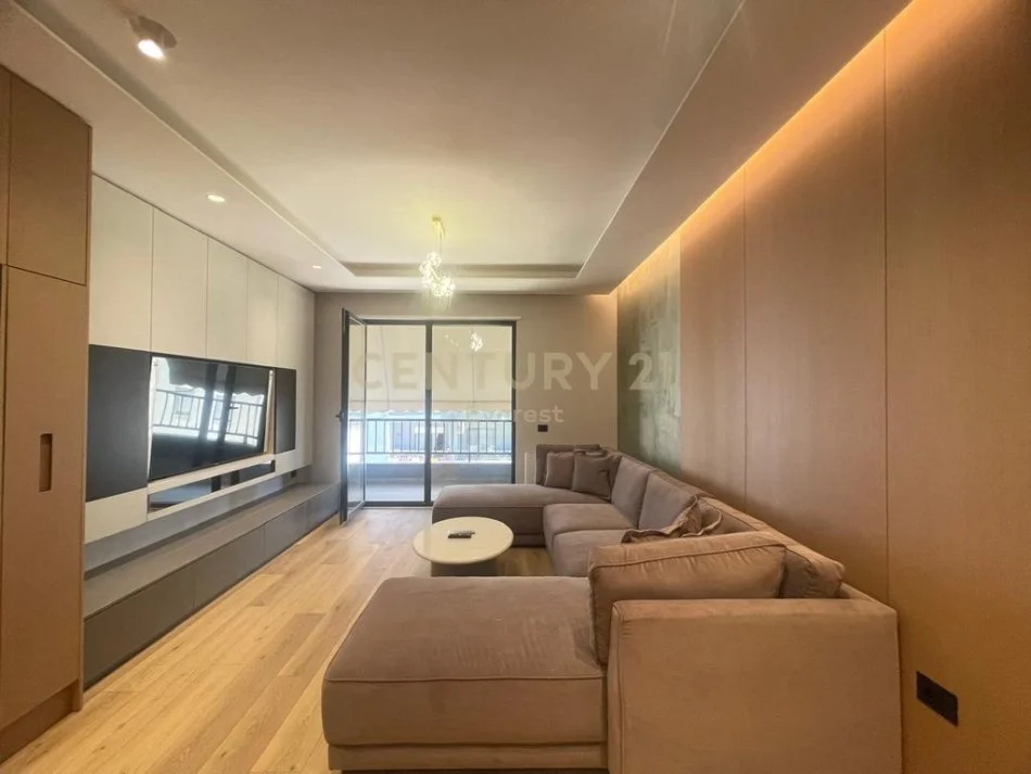 Tirane, jepet me qera apartament 2+1 Kati 2, 110 m² 750 € (KINOSTUDIO)