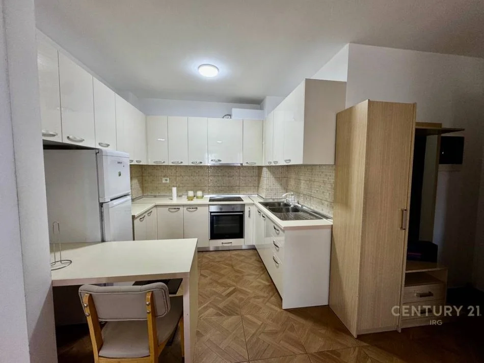 Tirane, jepet me qera apartament Kati 2, 123 m² 650 € 